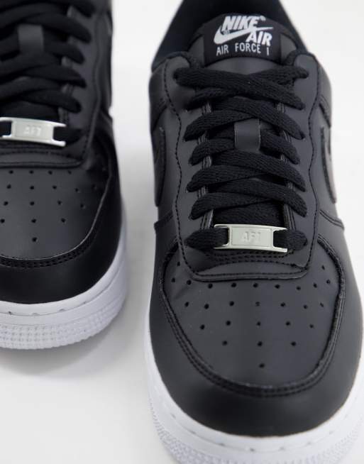 Nike Air Force 1 07 Essential Baskets Noir avec semelle blanche