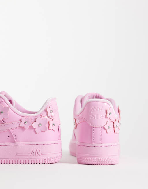 Nike Air Force 1 '07 floral detail sneakers in pink, 3 of 5