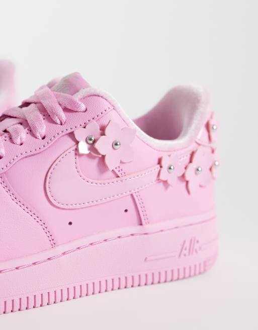 Nike Air Force 1 '07 floral detail sneakers in pink, 4 of 5