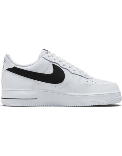 Nike – Air Force 1 '07 FM – Turnschuhe in Weiß und Schwarz mit mehreren Swoosh-Logos, 3 von 4