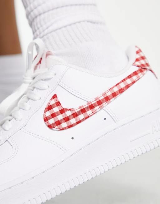 Nike Air Force 1 07 gingham trainers in white and red