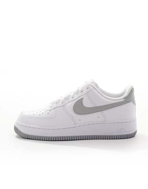Nike - Air Force 1 '07 - Herensneakers in wit en grijs , 2 van 5