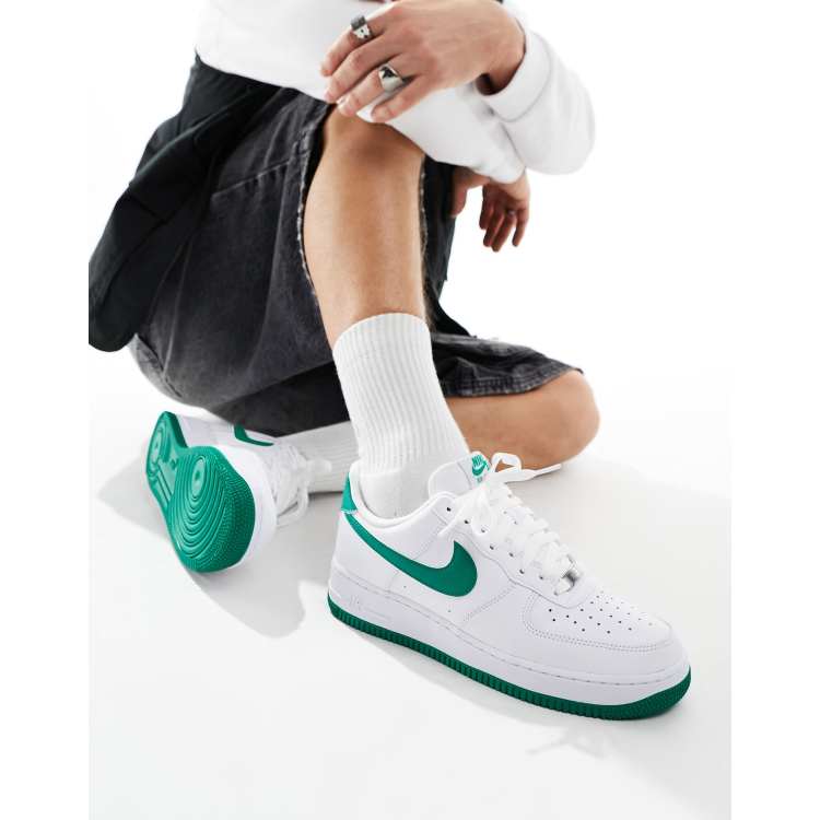 Nike Air Force '07 Herensneakers in wit en groen ASOS