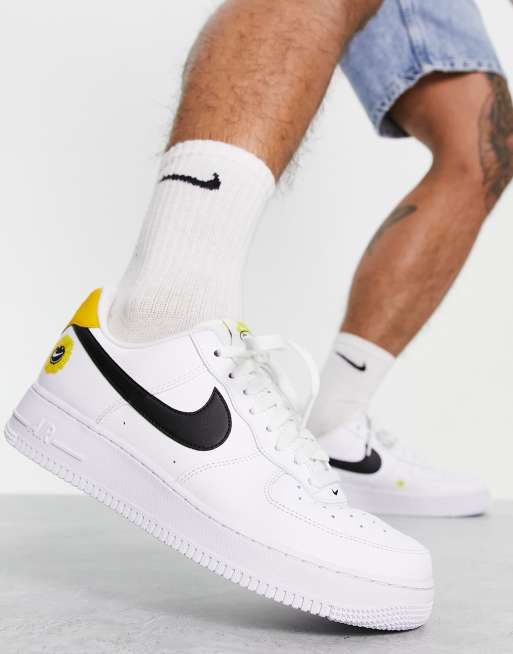 Nike - Air Force 1 '07 LV8 2 "Have a Nike Day" - Sneakers bianche a nere, 2 di 4