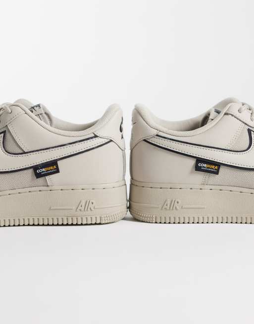 Nike Air Force 1 '07 LV8 Cordura Sneaker in Hellgrau und Schwarz, 2 von 5