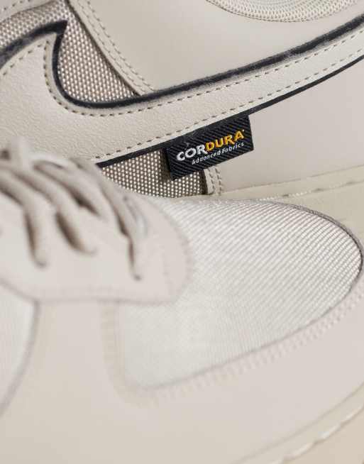 Nike Air Force 1 '07 LV8 Cordura Sneaker in Hellgrau und Schwarz, 4 von 5