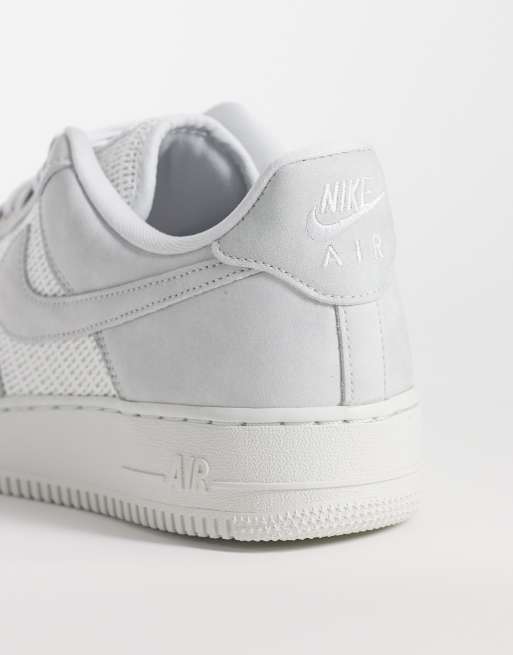 Nike - Air Force 1 '07 LV8 - Hvide og grå sneakers i vævet materiale, 2 af 5