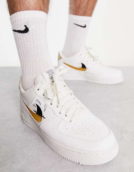 Nike Air Force 1 '07 LV8 NN sneakers in sail/sanded gold