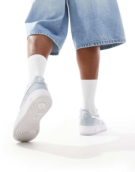 Nike – Air Force '07 LV8 – Sneaker in Grau und Weiß ASOS