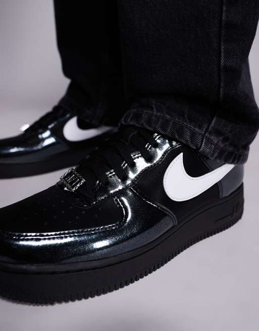 Nike Air Force 1 '07 LV8 sneakers in black and white , 3 of 5