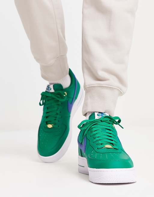 Nike Air Force 1 '07 LV8 sneakers in green