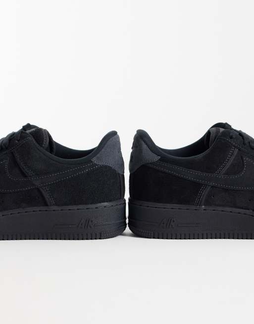 Nike Air Force 1 '07 LV8 trainers in black, 2 of 5