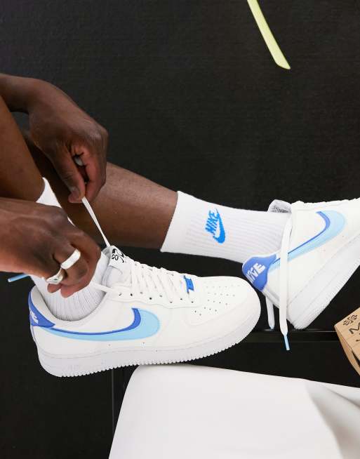 Nike Air Force 1 07 LV8 trainers in white and blue