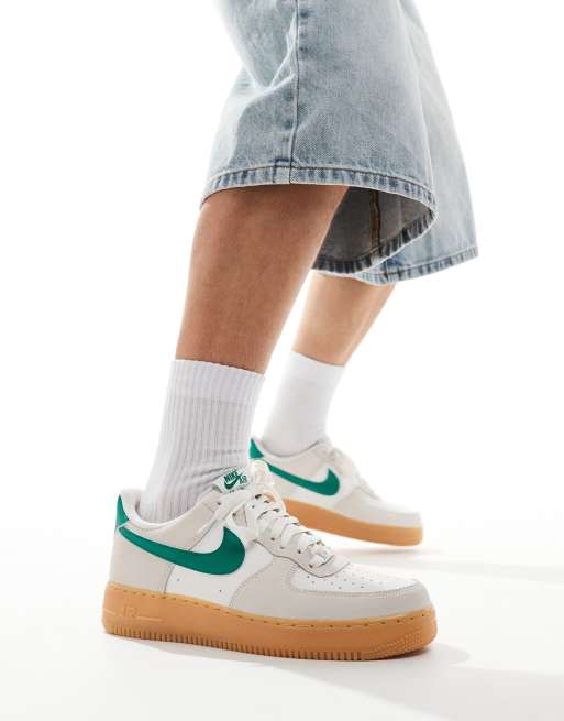 Nike – Air Force 1 '07 LV8 – Vita och gröna träningsskor, 4 av 5