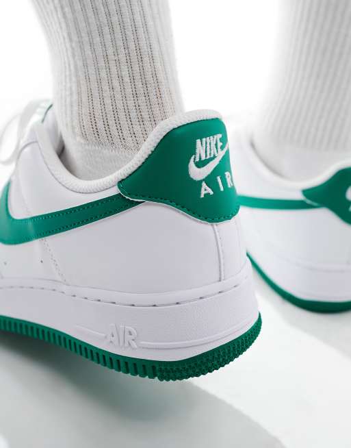 Nike Air Force 1 07 men s trainers in white and green