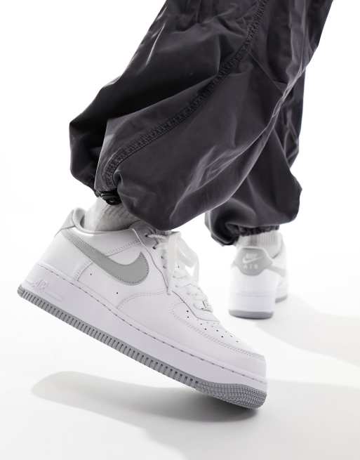 Nike Air Force 1 07 men s trainers in white and grey