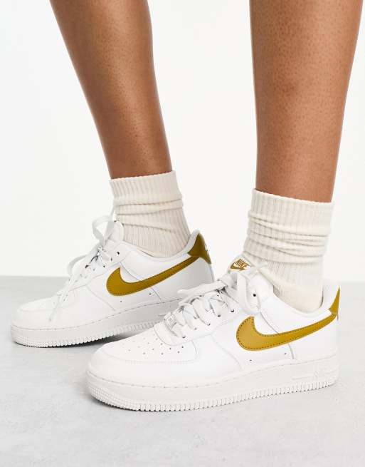 Nike Air Force 1 LV8 Black/White/Tour Yellow, Drops