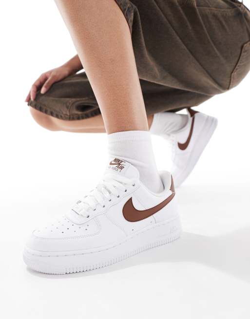 Nike - Air Force 1 '07 NN - Hvide og brune sneakers, 3 af 5