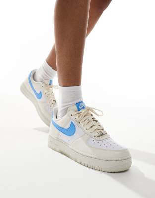 Nike - Air Force 1 '07 NN - Sneaker in Wollweiß und Blau