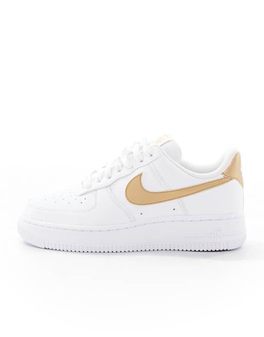 Nike - Air Force 1 '07 NN - Sneakers in wit en goud, 2 van 5