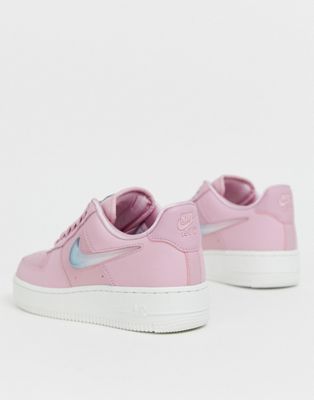 Nike Air Force 1 07 SE premium sneakers in pink | ASOS