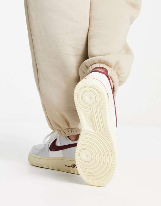 Nike Air Force 1 '07 SE sneakers in white and red, 2 of 4