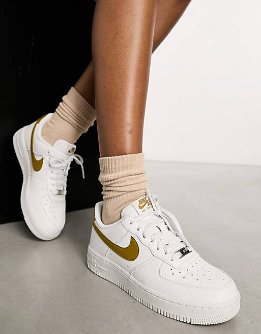 Nike Air Force 1 '07 SE sneakers in white & gold