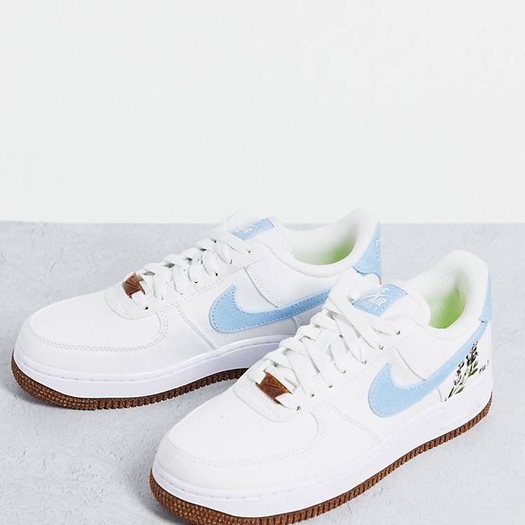Nike Air Force 1 '07 SE sneakers in white/obsidian