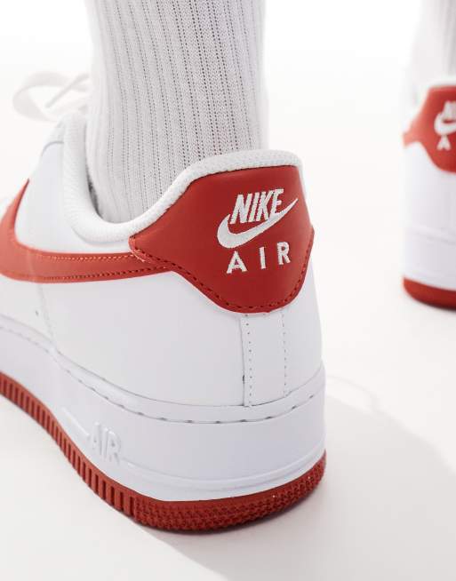 Nike Air Force 1 07 SE Vita och roda sneakers ASOS