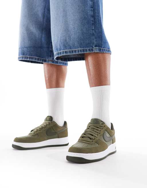 Nike – Air Force 1 '07 – Sneaker in Khaki und Weiß, 3 von 5