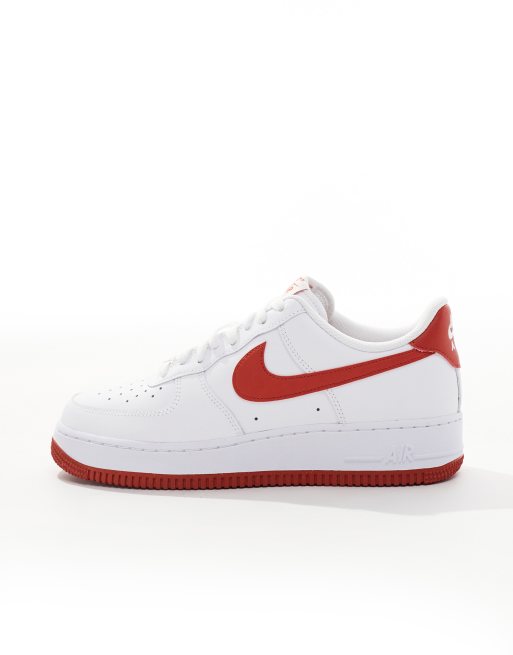 Nike Air Force 1 07 Sneaker in WeiB und Rot ASOS