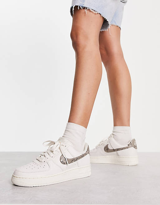Nike - Air Force 1 '07 - Sneakers bianche con stampa pitonata