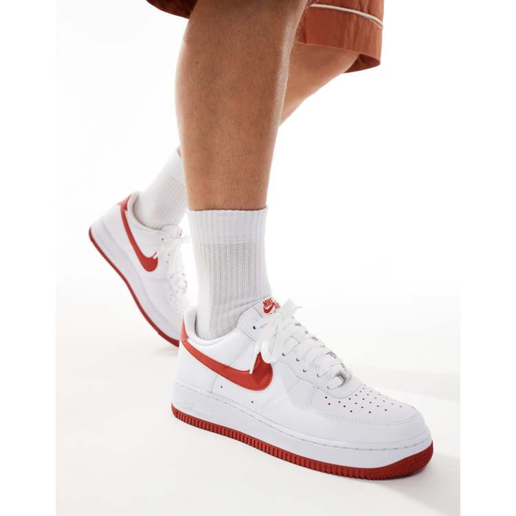 Nike Air Force 1 07 Sneakers bianche e rosse ASOS