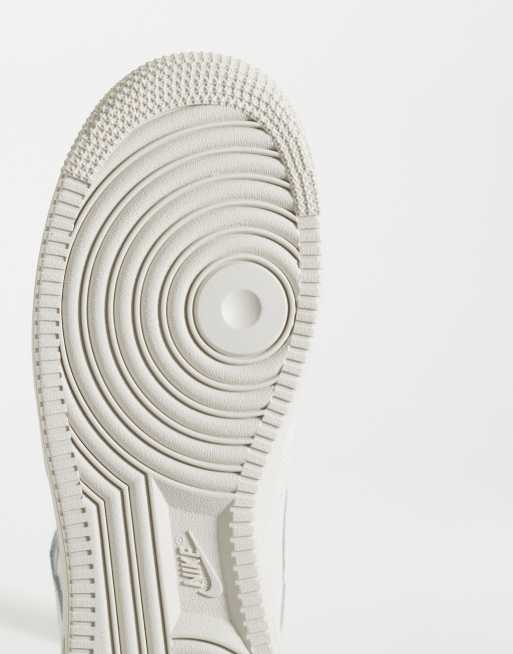 Nike Air Force 1 '07 sneakers i kräm med metallisk swoosh, 5 av 5
