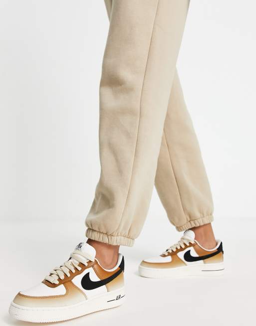 Nike Women's Air Force 1 '07 Ale Brown