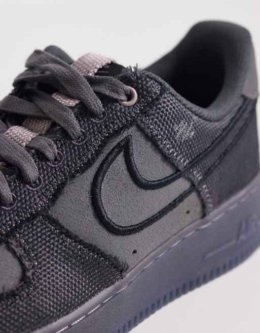 Nike Air Force 1 '07 sneakers in black and gray , 4 of 5