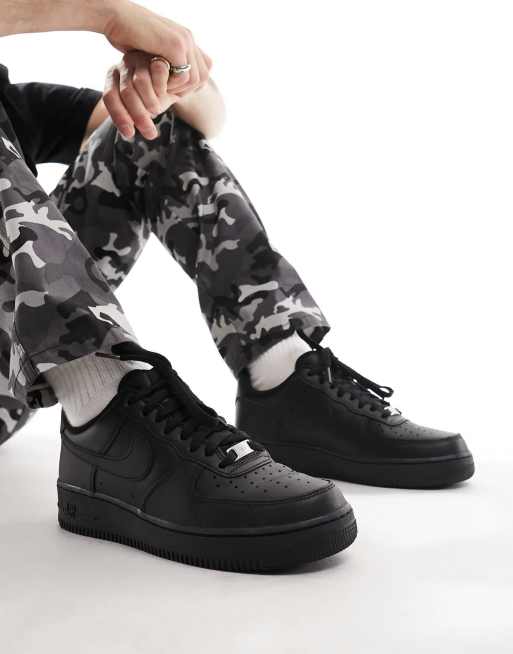 Nike Air Force 1 '07 sneakers in black