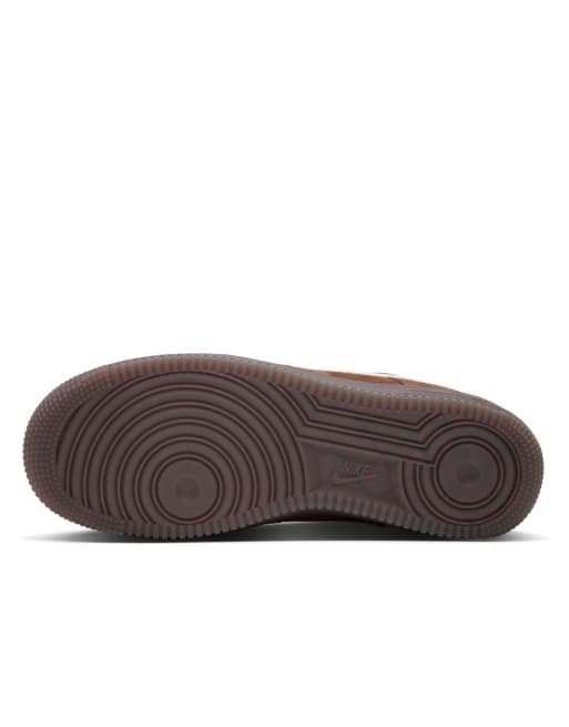 Nike Air Force 1 '07 sneakers in donkerbruin, 4 van 5