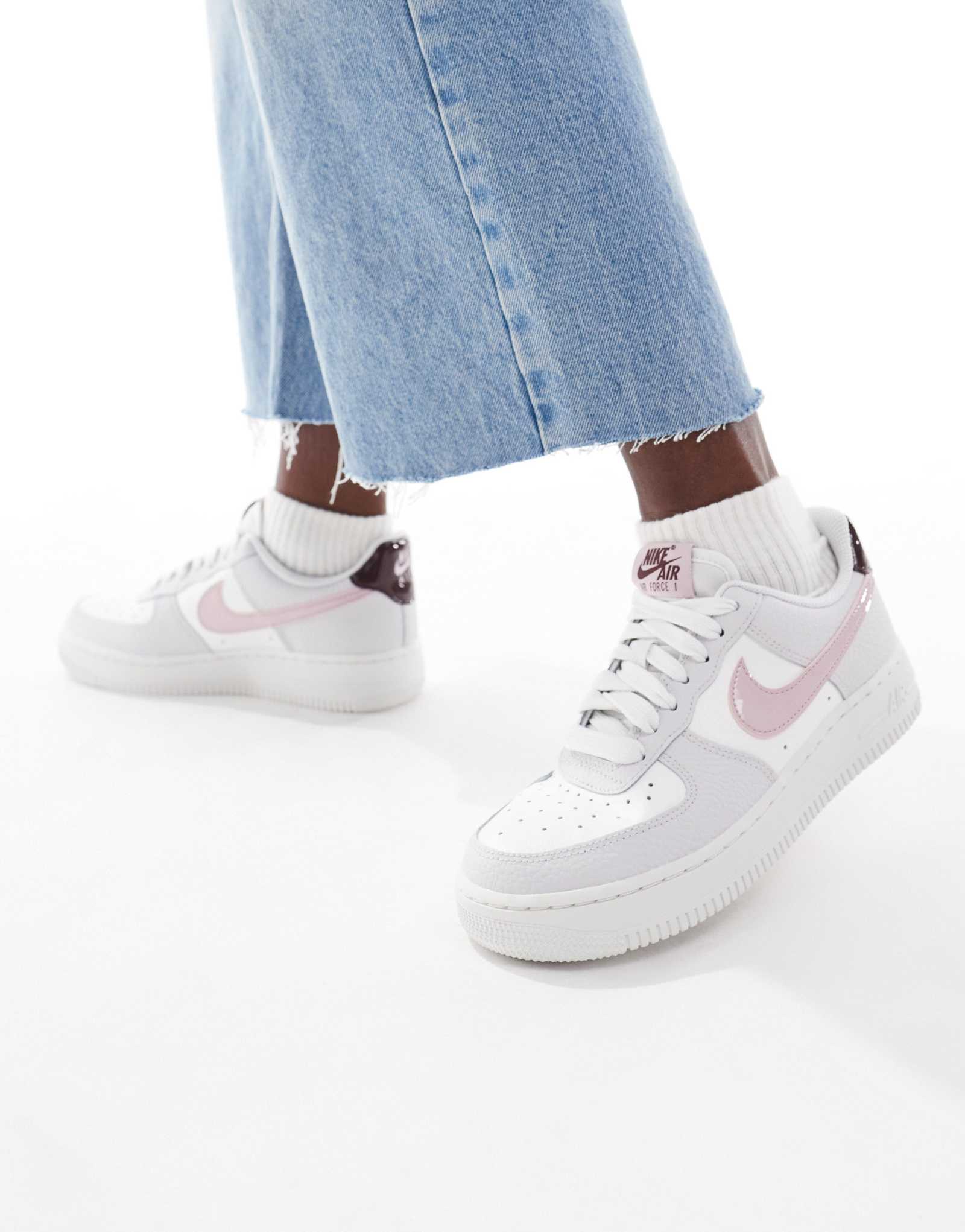 Кроссовки Nike Air Force 1 '07 серого и розового цветов