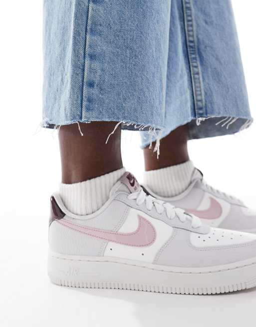 Nike Air Force 1 '07 sneakers in gray and pink, 4 of 5
