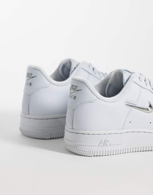 Nike Air Force 1 '07 sneakers in grigio chiaro e argento metallizzato, 2 di 5