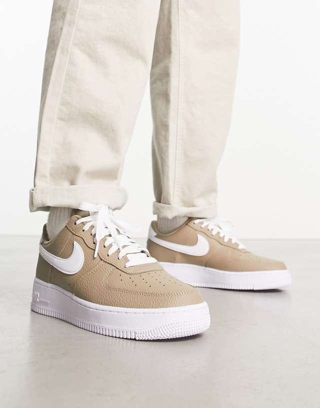 Nike Air Force 1 '07 sneakers in khaki and white