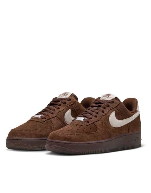 Nike Air Force 1 '07 sneakers in marrone scuro, 2 di 5
