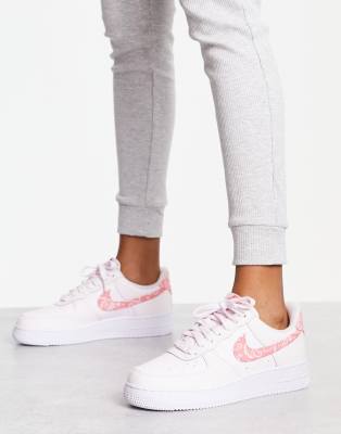 Nike Boys Air Force 1 Lv8 Style (Gs) Fitness Shoes, multicolor pink bed  arctic pink bed arctic pink 600 : : Fashion