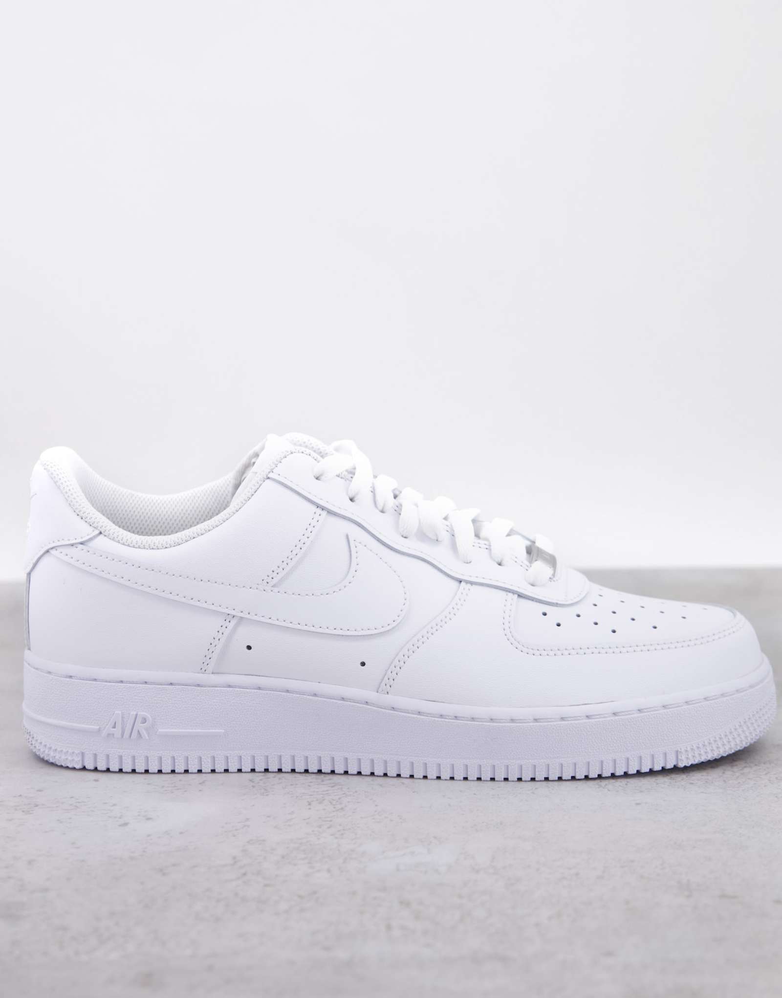 Кроссовки Nike Air Force 1 '07 трехцветного белого цвета