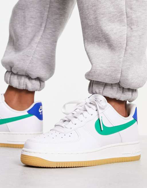 estar impresionado Prueba de Derbeville Santo Nike Air Force 1 '07 sneakers in white and green | ASOS