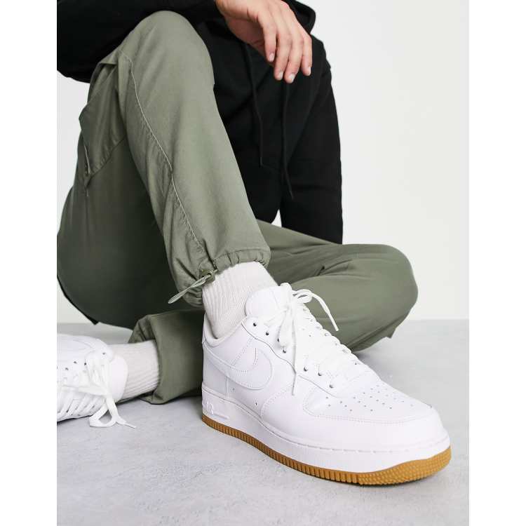 Nike Air force 1 '07 sneakers in white and gum |