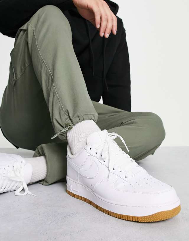 Nike Air force 1 '07 sneakers in white and gum