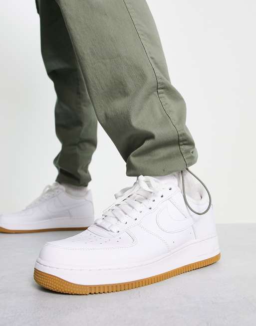 Nike Air force 1 '07 sneakers in white and gum |