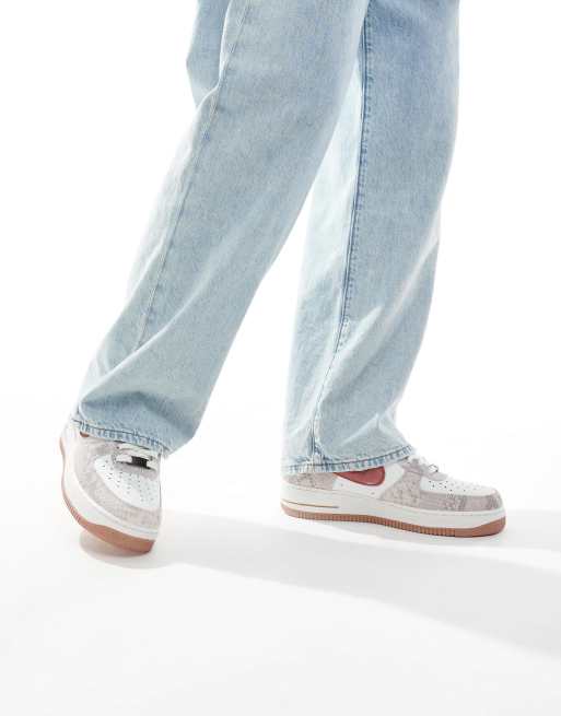 Nike Air Force 1 '07 sneakers in white and red, 2 of 5